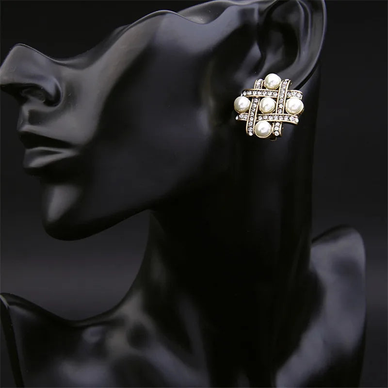 Simulated Pearls Stud