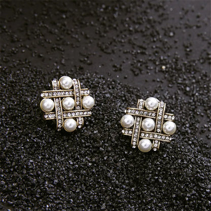 Simulated Pearls Stud