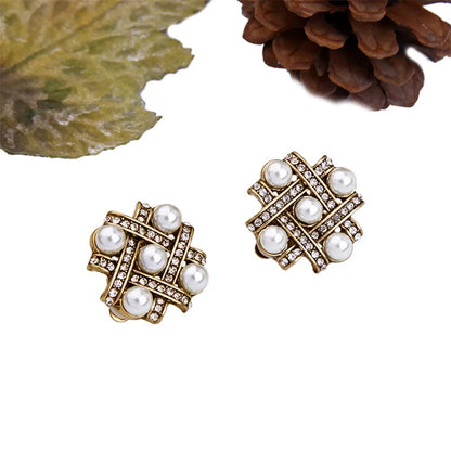 Simulated Pearls Stud
