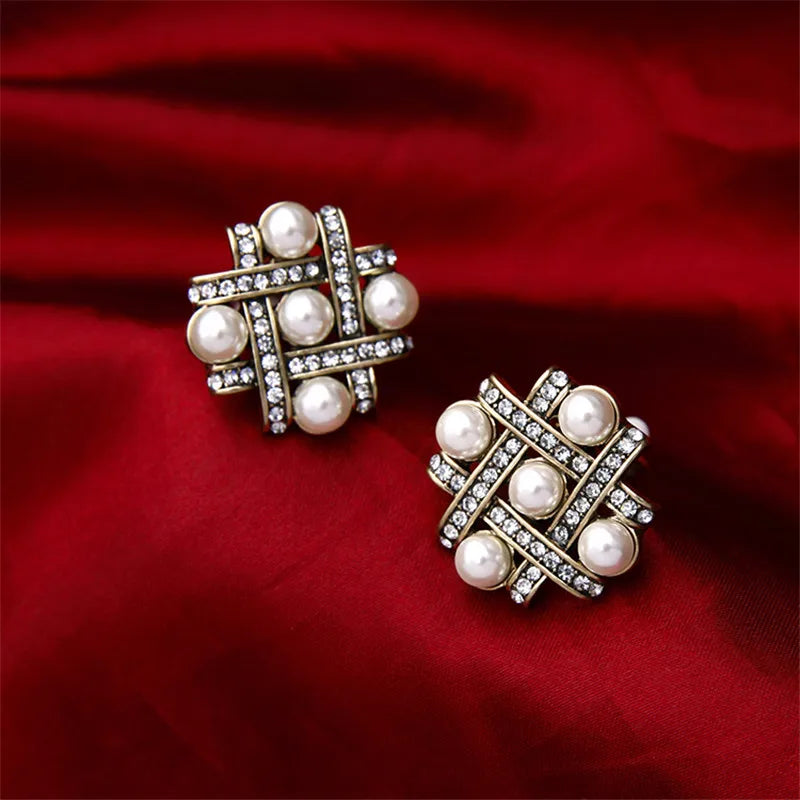 Simulated Pearls Stud
