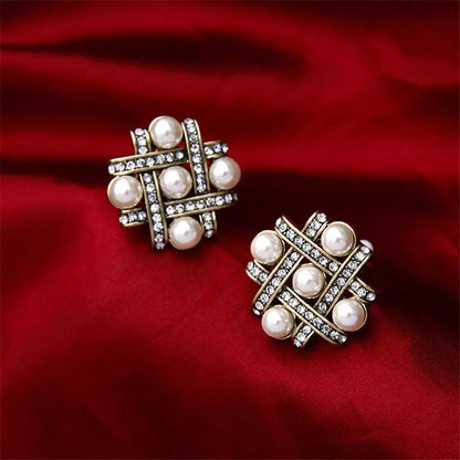 Simulated Pearls Stud