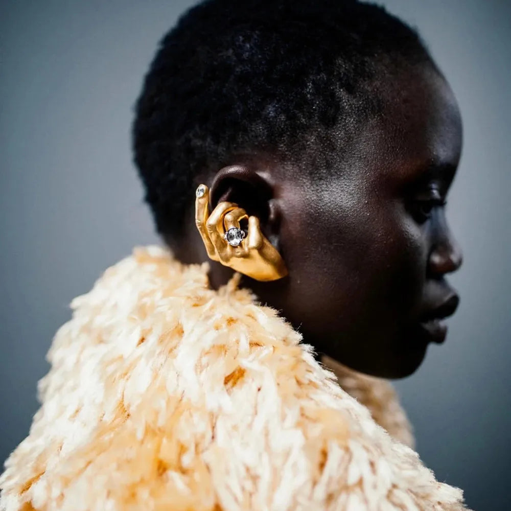 1PCExaggertaed Metal Hand Left Earcuff