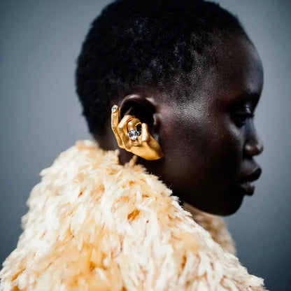 1PCExaggertaed Metal Hand Left Earcuff