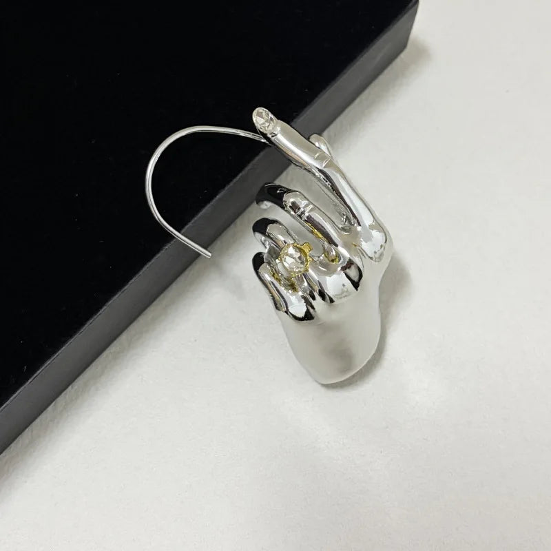 1PCExaggertaed Metal Hand Left Earcuff